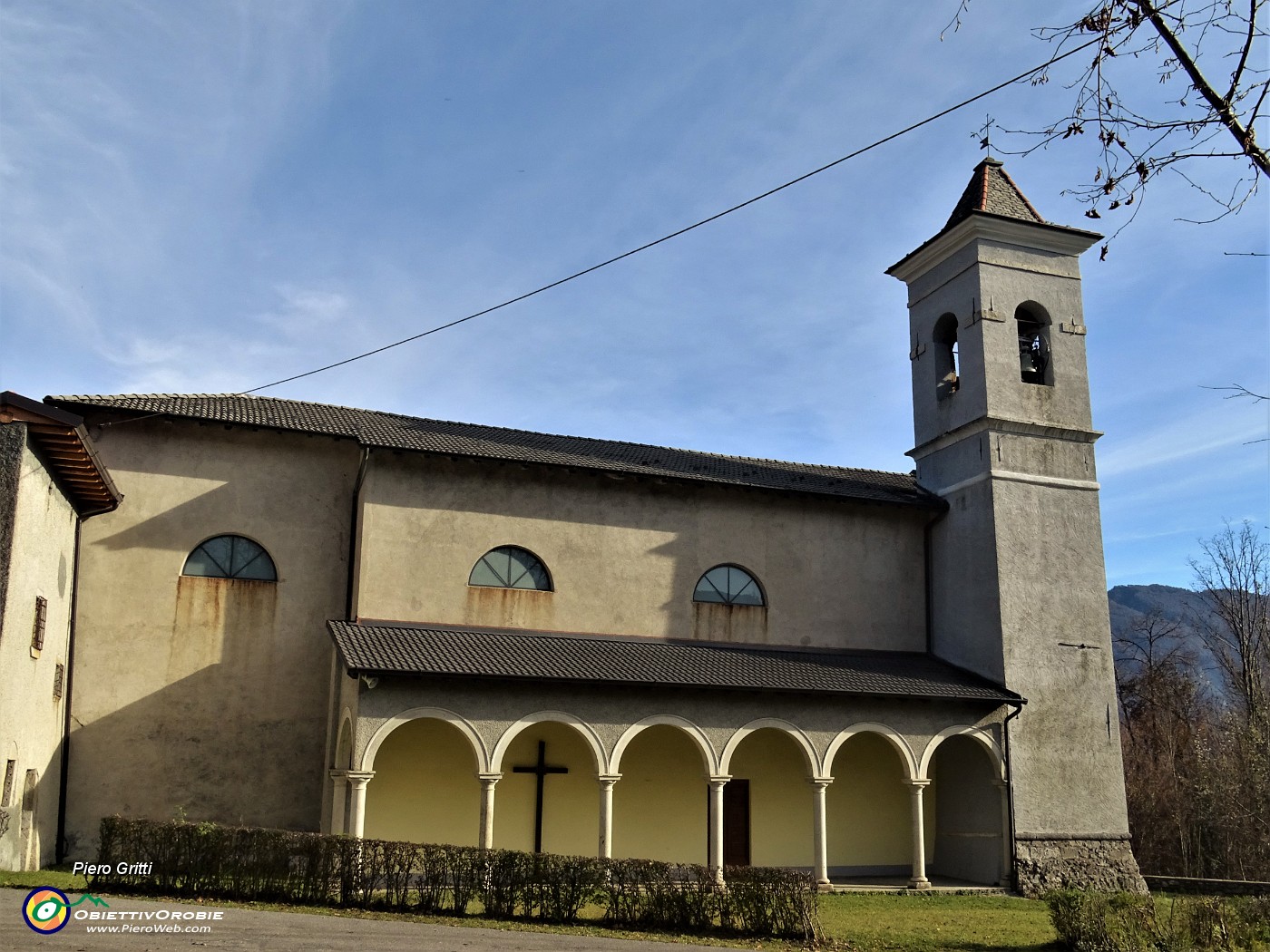 09 Salendo a Reggetto in auto Chiesa storica di San Bartolomeo .JPG